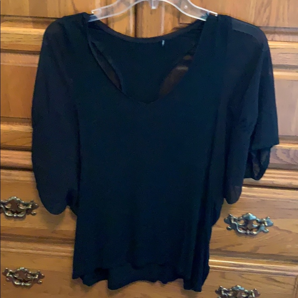 Short sleeve, partly shear shirt